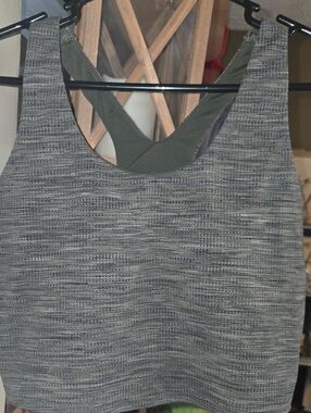 CALIA by Carrie Underwood Gray Patterned Cropped Tank🟣